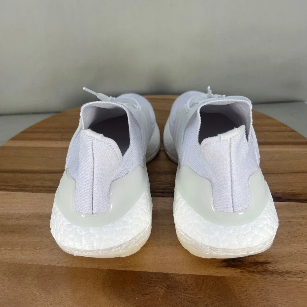 Adidas Ultraboost 22 White Running Shoes GX5590 Womens Size 8 Cushioned Comfort